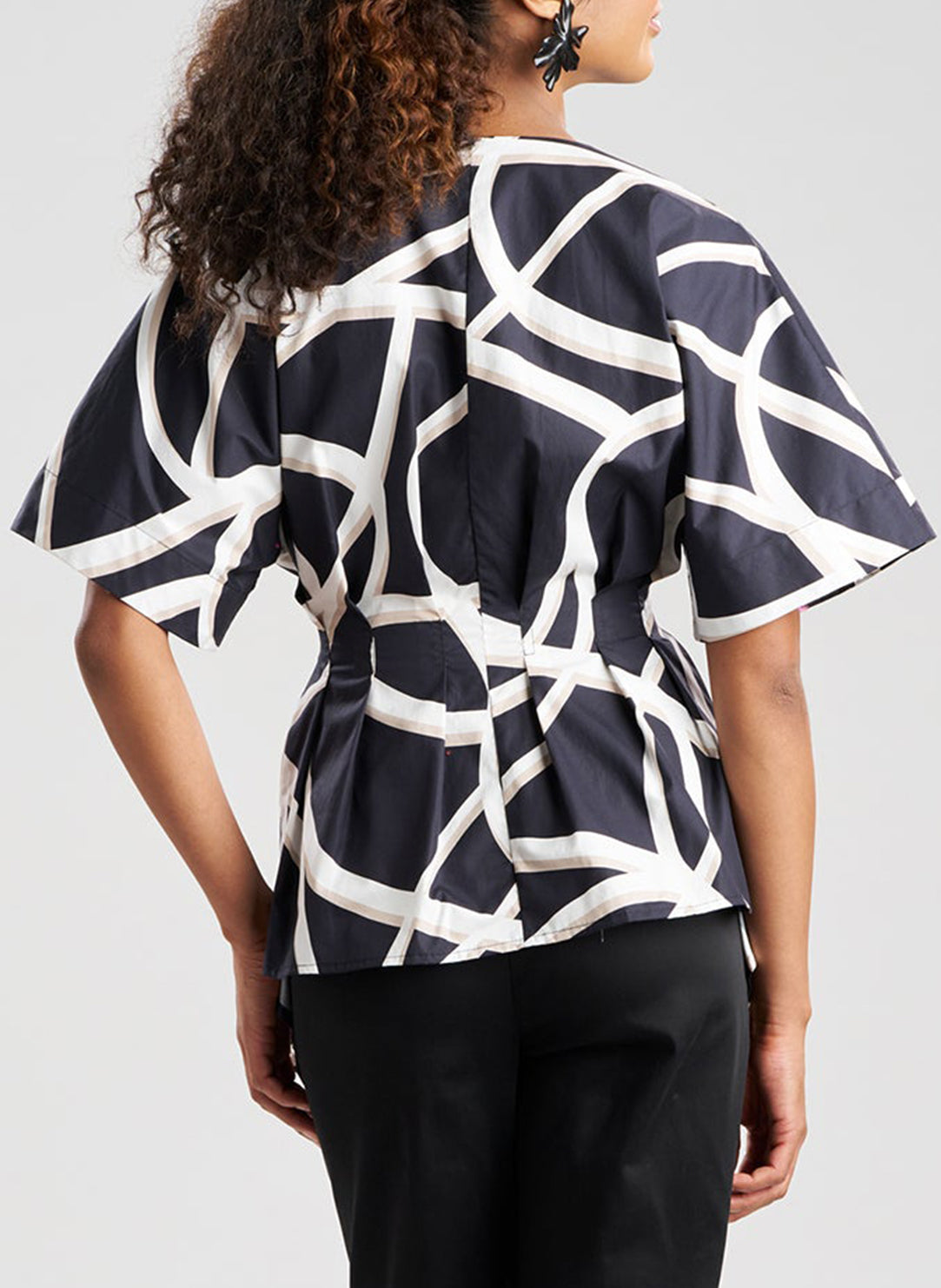 Spiral Cotton Taffeta Black/White Short Sleeve Pleat Release Button Down Shirt