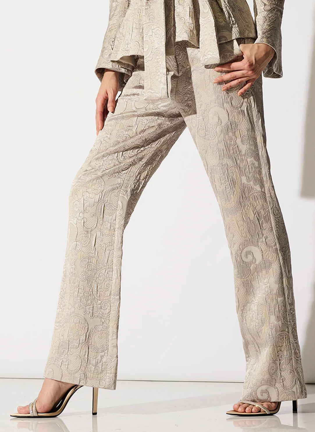 Metallic Swirl Jacquard Pearl Size Zip Pant