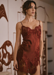 Diane Dentelle Bourgogne Chemise with Front Slit