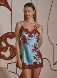 Diane Dentelle Glacier/Bourgogne Chemise with Lace