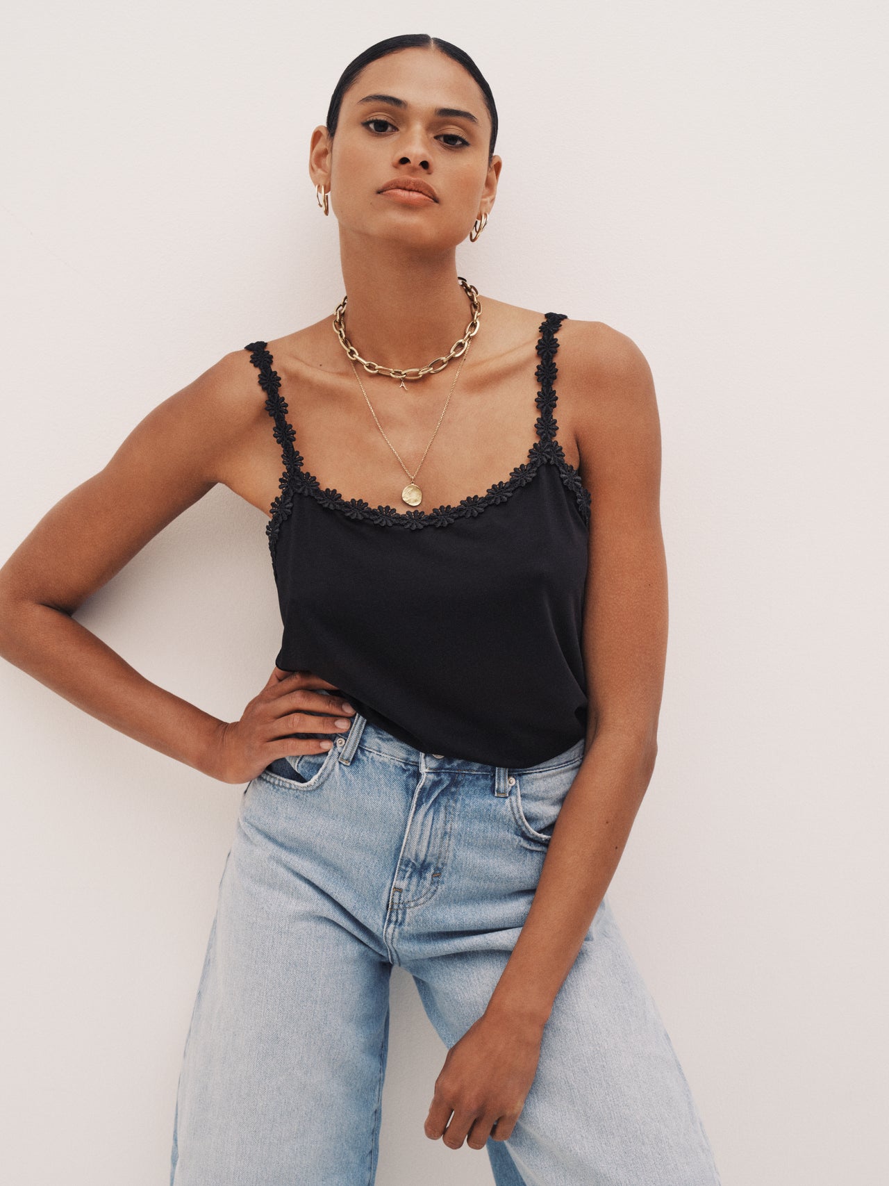 Avero Studio Black Top Without Cups