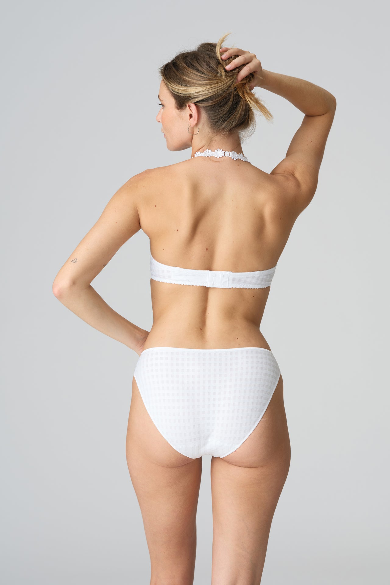Avero White Non Padded Full Cup Seamless